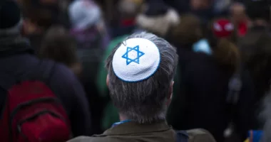 Canadian Bus Company Rolls Right Past Jewish Group They Were Hired to Take to Pro-Israel Rally