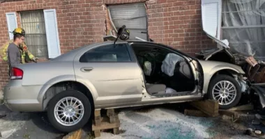 Driver crashes into Longwood psychic shop during card reading