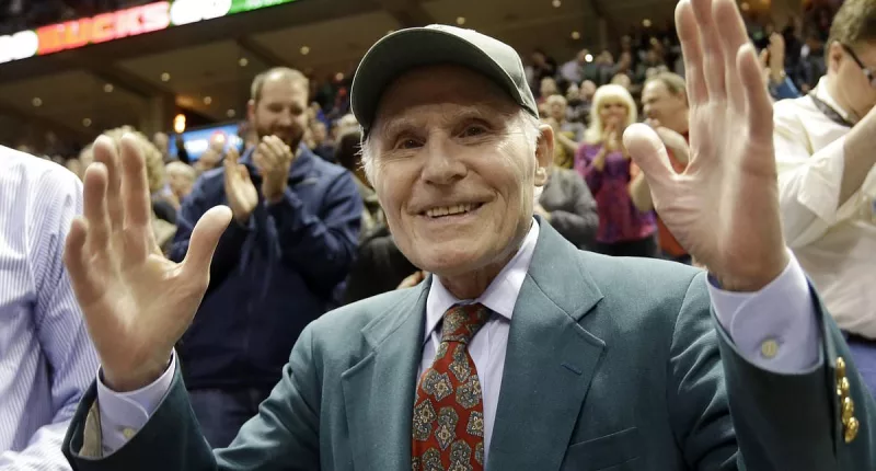Former US Senator and Milwaukee Bucks owner Herb Kohl dead at 88