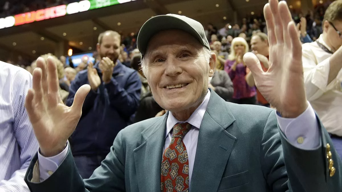 Former US Senator and Milwaukee Bucks owner Herb Kohl dead at 88