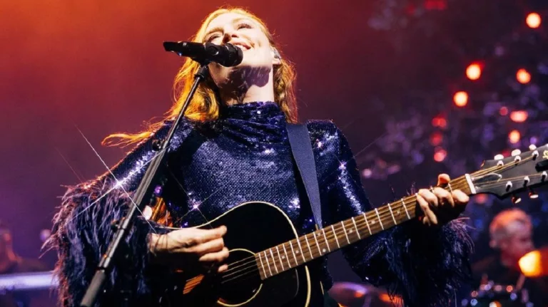 Freya Ridings Sister: Does She Have Any? Siblings Details