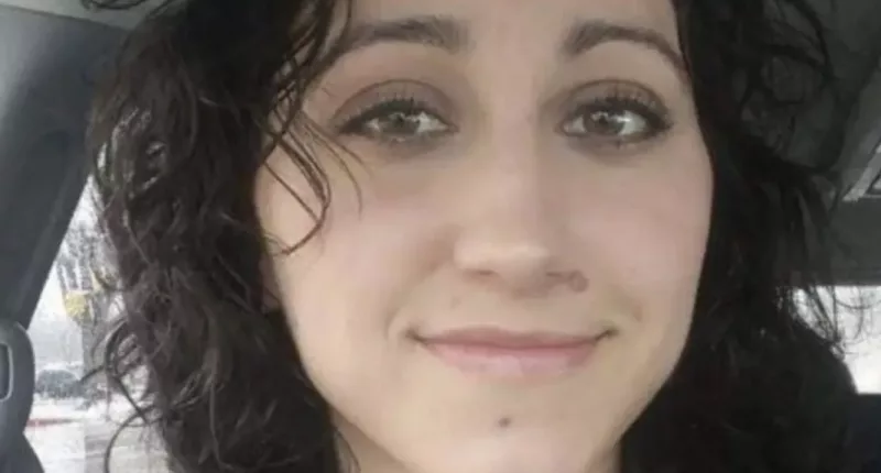 Kimberlee Singler is on the run after allegedly killing her two younger children and injuring her oldest, police said