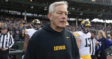 Iowa bar gives away more than 100 FREE BEERS after Hawkeyes' 26-0 loss