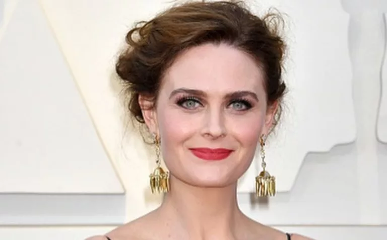 Is Emily Deschanel Deaf? Illness And Health Update 2023