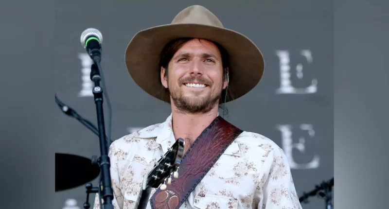 Is Lukas Nelson related to Willie Nelson