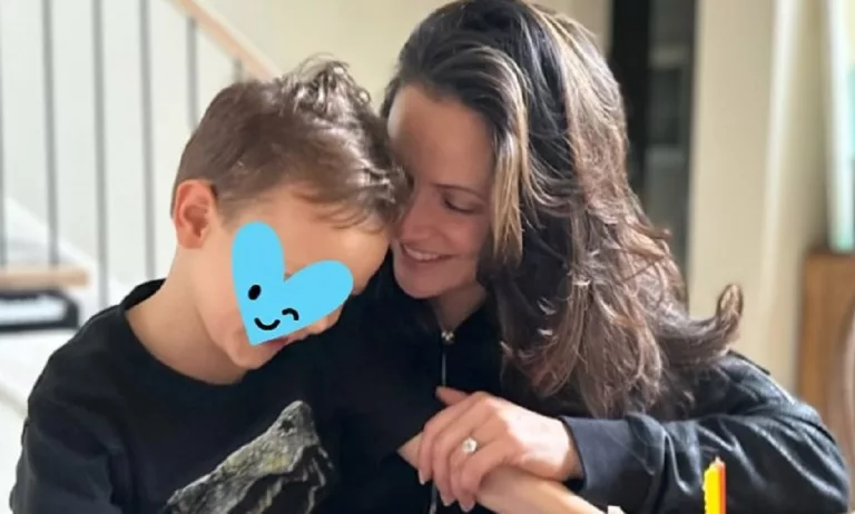 Italia Ricci Son Cancer: Robert Amell V Illness And Health