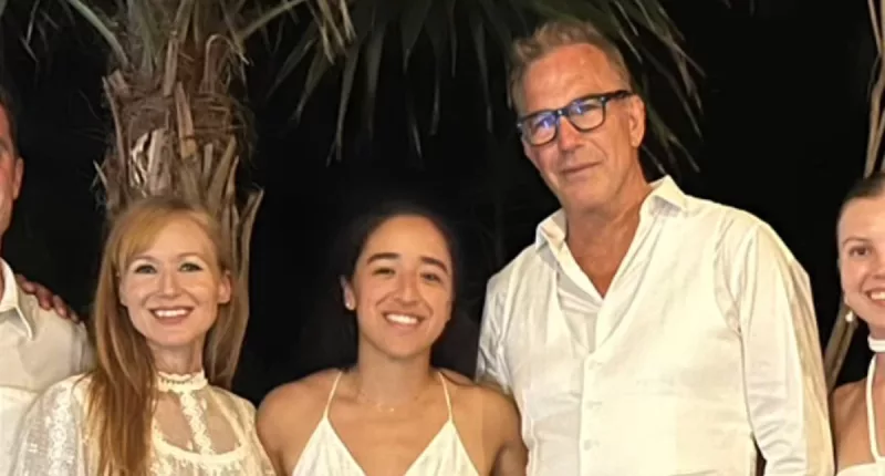 Kevin Costner is 'dating singer Jewel'