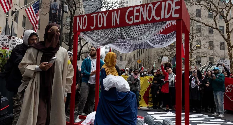 NYC pro-Palestinian protesters attempt to put damper on Christmas while clashing with police: reports