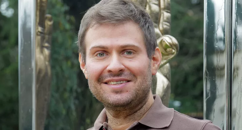 Oligarch's 'warning' to Tom Cruise after 'romance' with his ex-wife