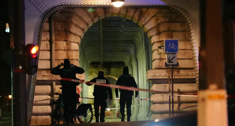 Paris stabbing suspect was released from prison after previous Islamic terror plot: French minister