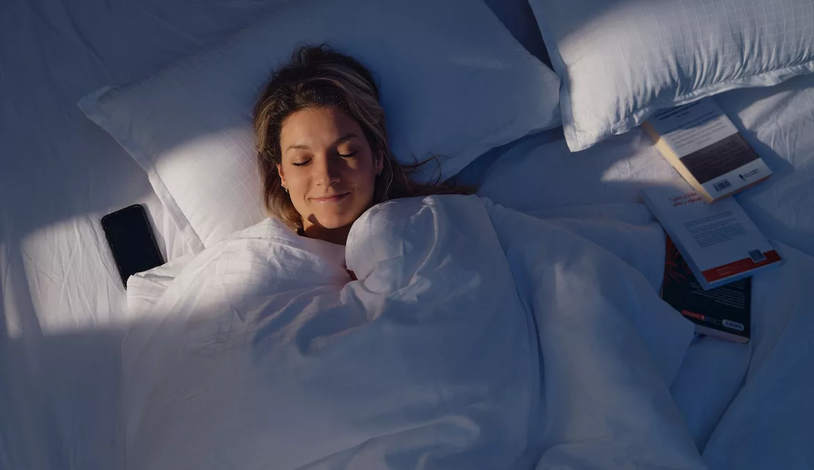 The Next Time You’re Struggling To Fall Asleep, Try ‘Moon Breathing’ for Calm and Tranquility