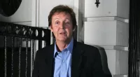 Paul McCartney talking to fans