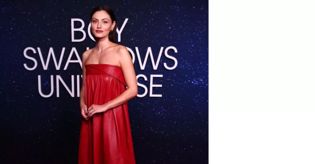 Phoebe Tonkin lesbian