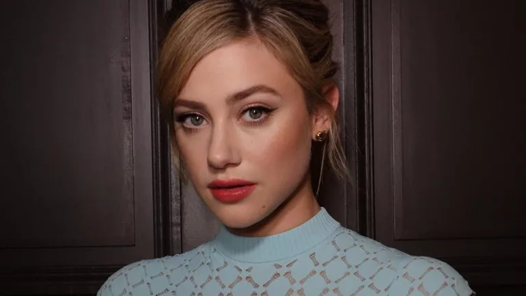 Lili Reinhart Siblings Tess And Chloe Reinhart- Family