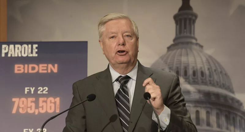 Llindsey Graham: Trump would believe 'martians' stole the election