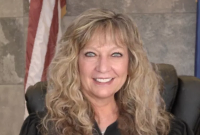 Mary Kay Holthus Husband Name: Who Is She Married To?
