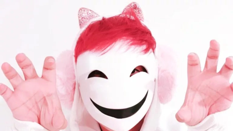 Nhamnoys Face Reveal 2023: Wikipedia And Age