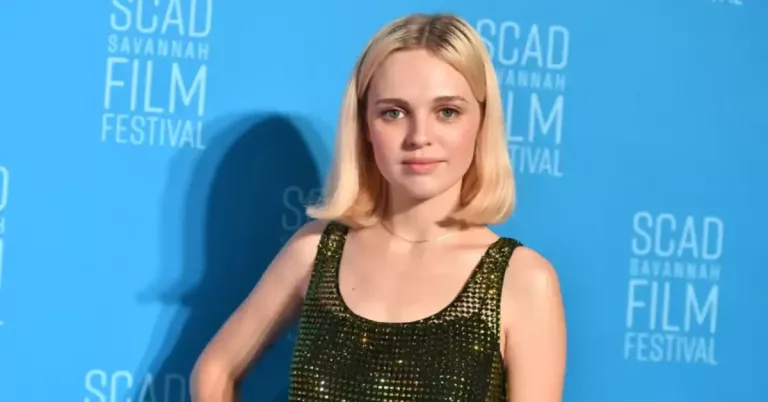 Odessa Young Parents: Father Adam And Mother Rachel Young