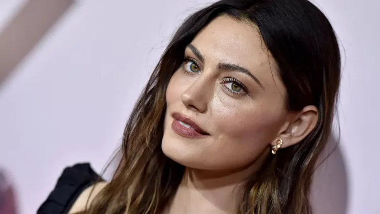Phoebe Tonkin Parents Jannyfer And Nicholas Tonkin, Ethnic