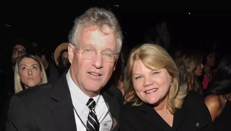 Taylor Swift Parents Net Worth: How Rich Are Andrea & Scott?