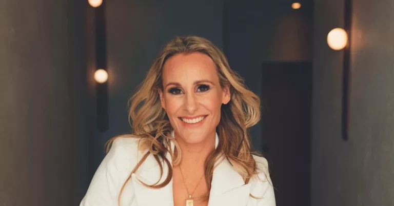 Who Is Emma Isaacs Lesbian Partner Azure Antoinette?