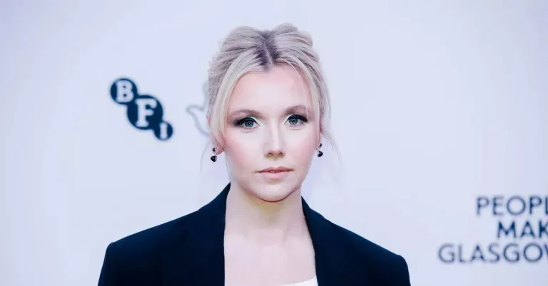 Who Is Lauren Lyle Boyfriend – Who Is She Dating Now ?