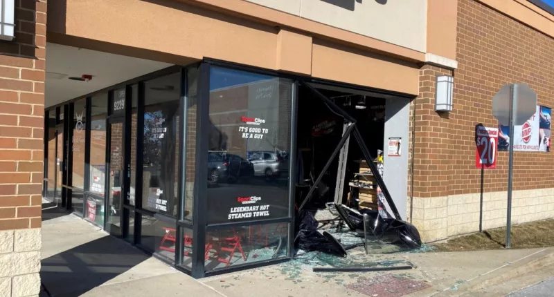 8 injured after car crashes into south suburban salon