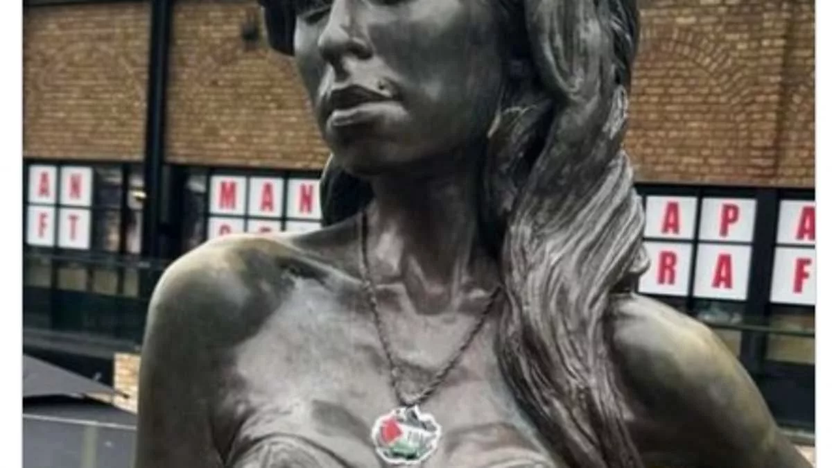 Activists deface Amy Winehouse statue in Camden with Palestinian flag