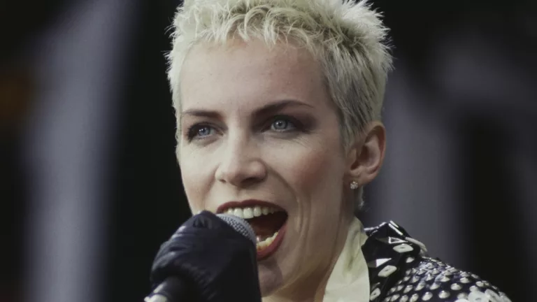 Annie Lennox Siblings: Brother And Sister Details
