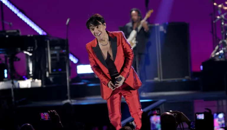 Arnel Pineda’s Departure from Journey: An Exploration of His Career