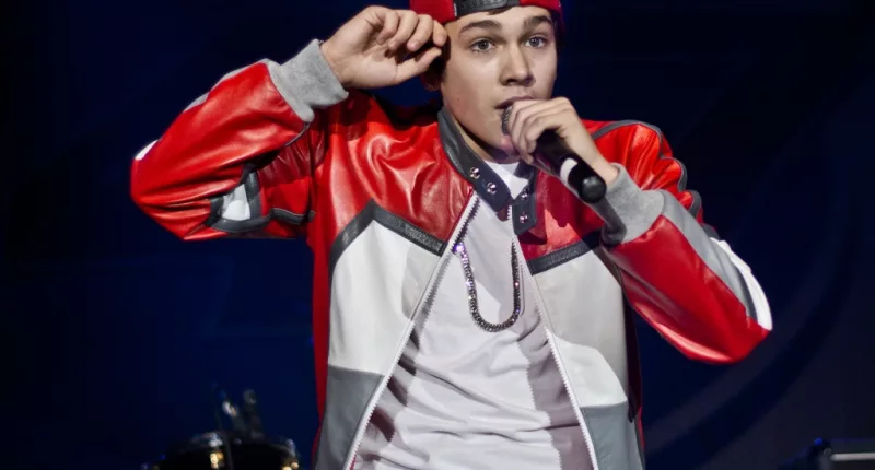 Austin Mahone Boyfriend