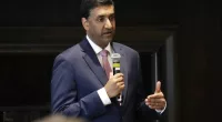 Biden ally meets Arab American leaders in Michigan and tries to lower tensions over Israel-Hamas war