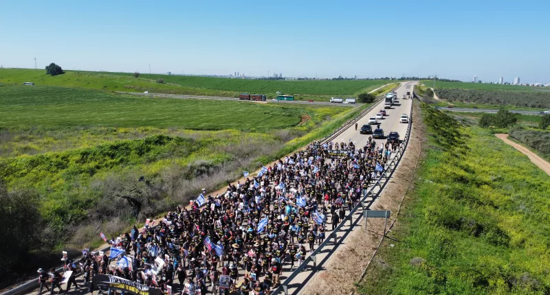 Families of Israeli hostages march to Jerusalem calling for the immediate release of their loved ones