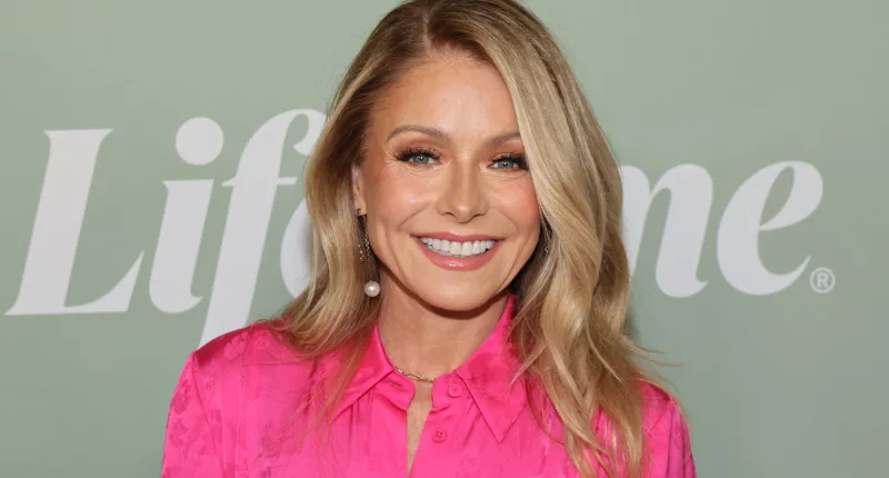 Kelly Ripa on a red carpet