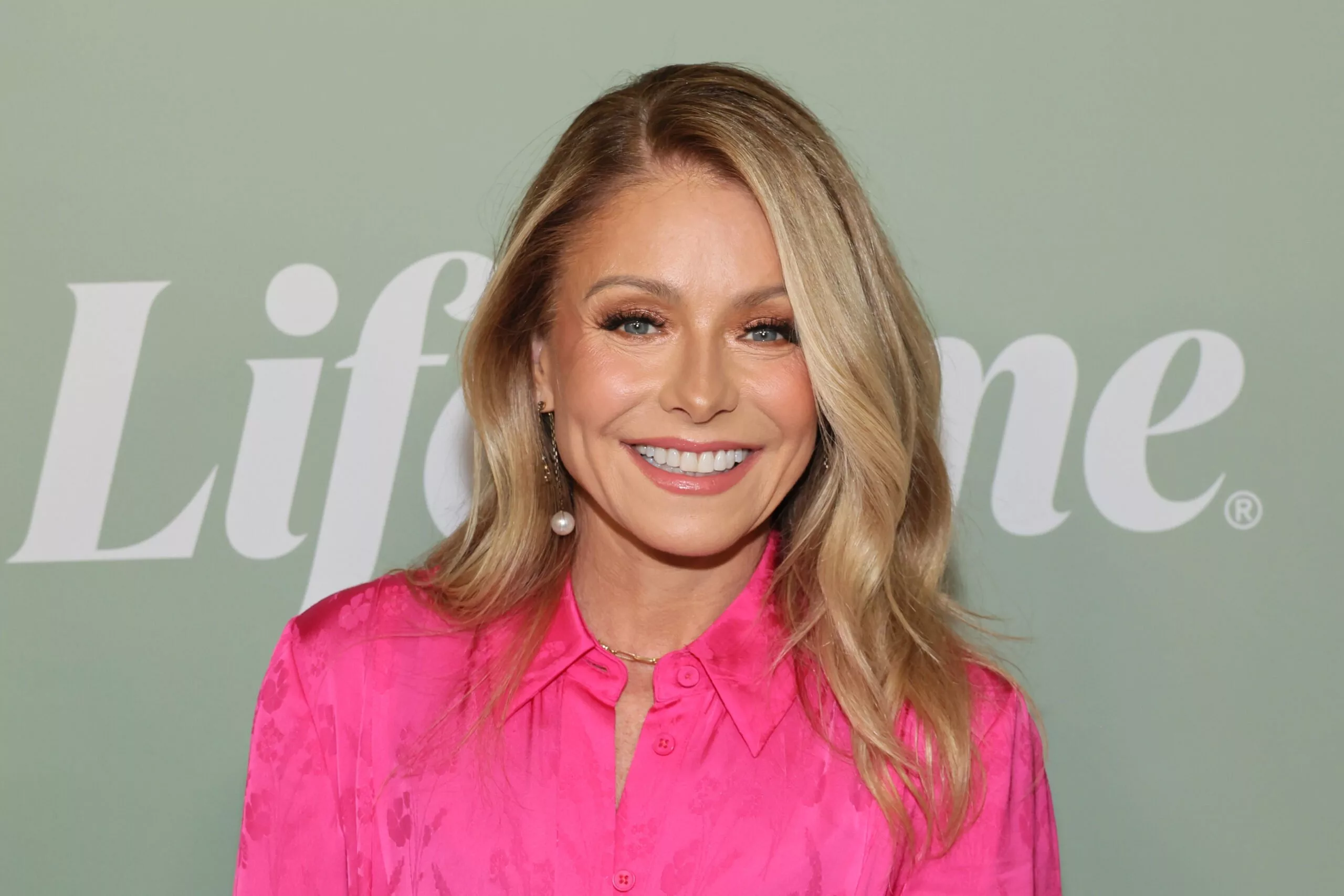 Kelly Ripa on a red carpet