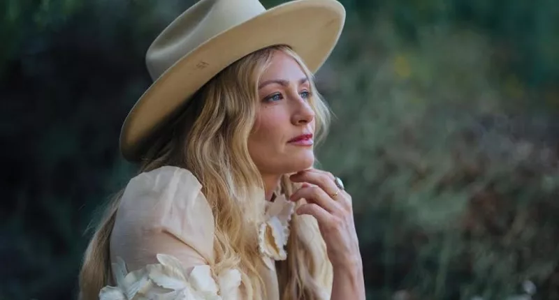 Beth Behrs pregnant