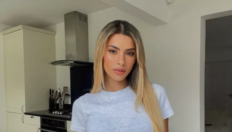 Joanna Chimonides Heritage , Where Is Her Family from