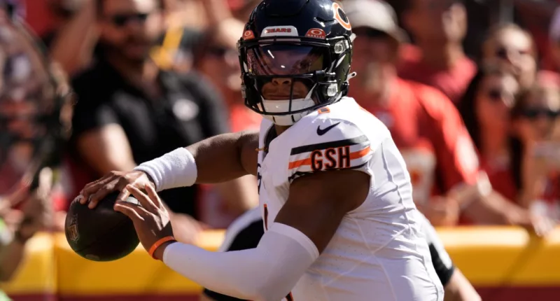 Justin Fields clears the air after unfollowing the Chicago Bears on Instagram