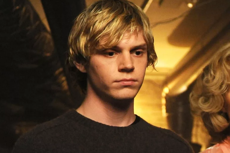 Meet Evan Peters Sister Michelle And Brother Andrew – Siblings Detail