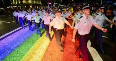Police re-invited to march at Mardi Gras – but not in uniform