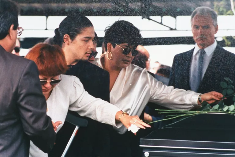 Revisiting Selena Quintanilla's Shocking Murder and How Her Fans Mourned