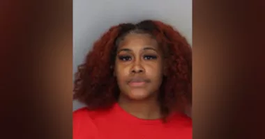 Tennessee mom arrested after posting pictures of 5-year-old daughter waxing nude woman: police