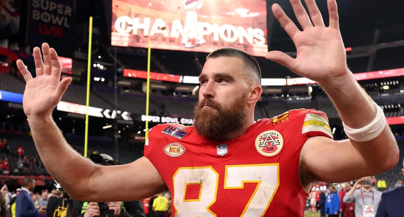 Travis Kelce on the field