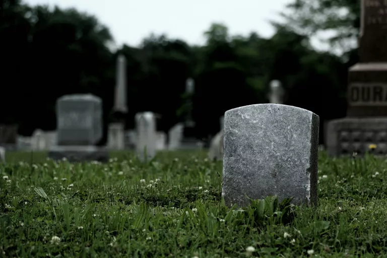 "Peeping Tom" Hides Estranged Wife’s Body in Cemetery After Mysterious Murder