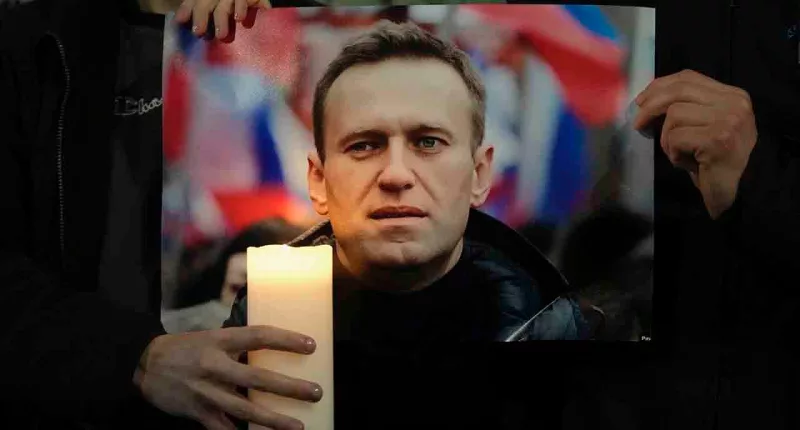 Alexei Navalny funeral: Family of Putin arch-nemesis gather to say goodbye in Moscow