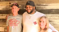 Chiefs players visit fans to raise money for KC Strong Fund