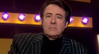 Jonathan Ross brutally slams Ariana Grande’s Oscars gown as fans 'cringe' at his live show