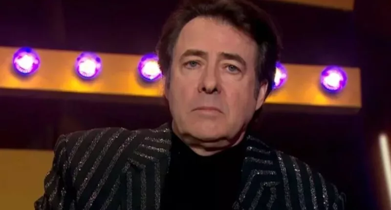 Jonathan Ross brutally slams Ariana Grande’s Oscars gown as fans 'cringe' at his live show