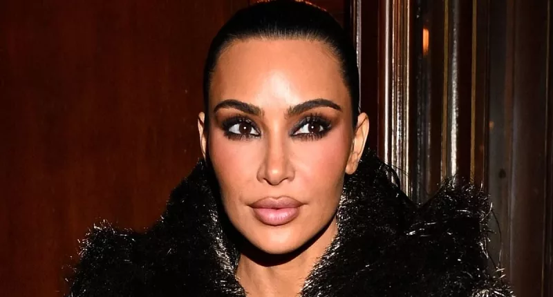 Kim Kardashian has her fingers in plaster as she leaves restaurant