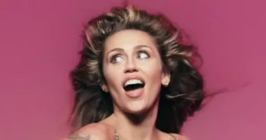 Miley Cyrus shows off dance skills in Doctor (Work It Out) music video